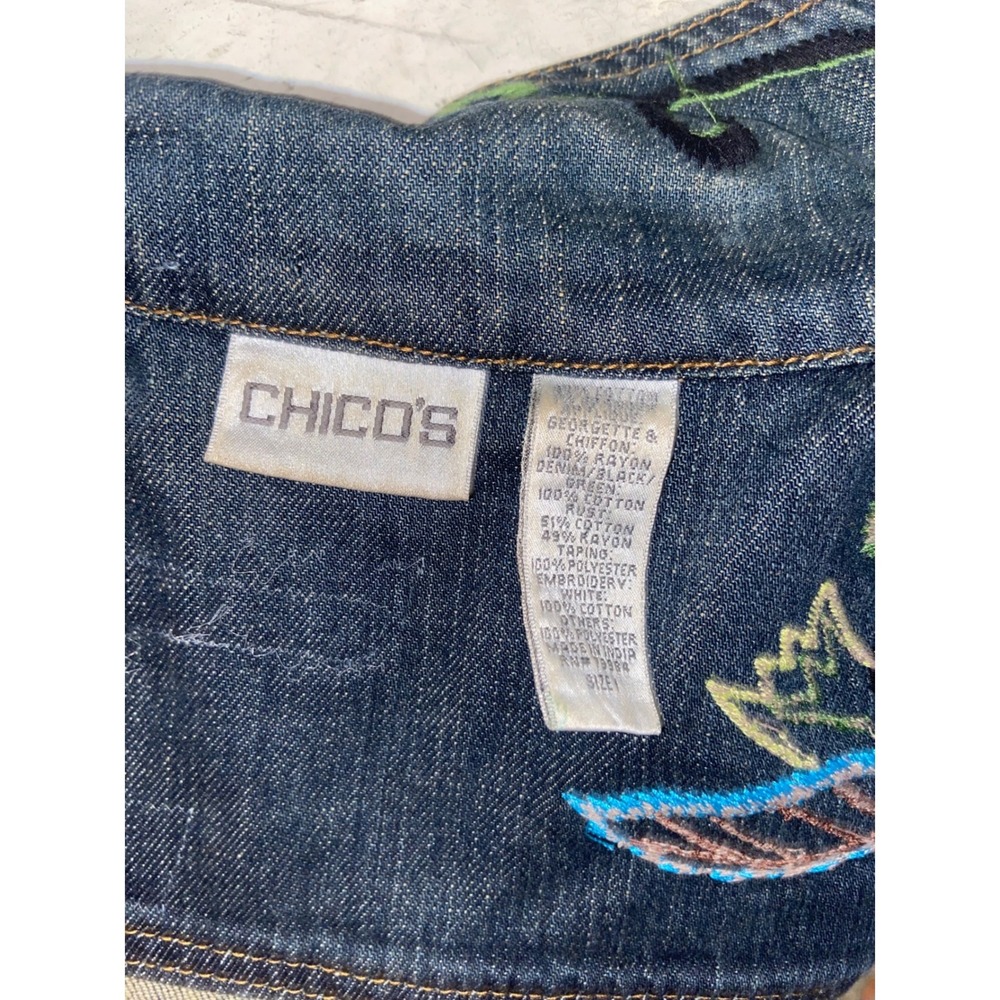 Chico's Embroidered Patchwork Denim Jacket Statement Whimsy Floral Boho Size 1 - Picture 5 of 5